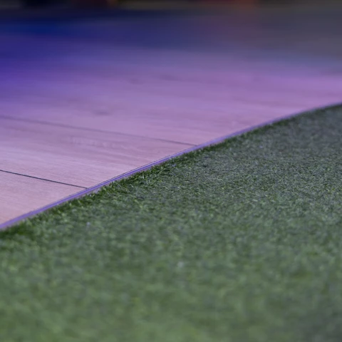 Le choix des matériaux dans la conception des sols sportifs : un facteur clé pour des installations durables et sûres