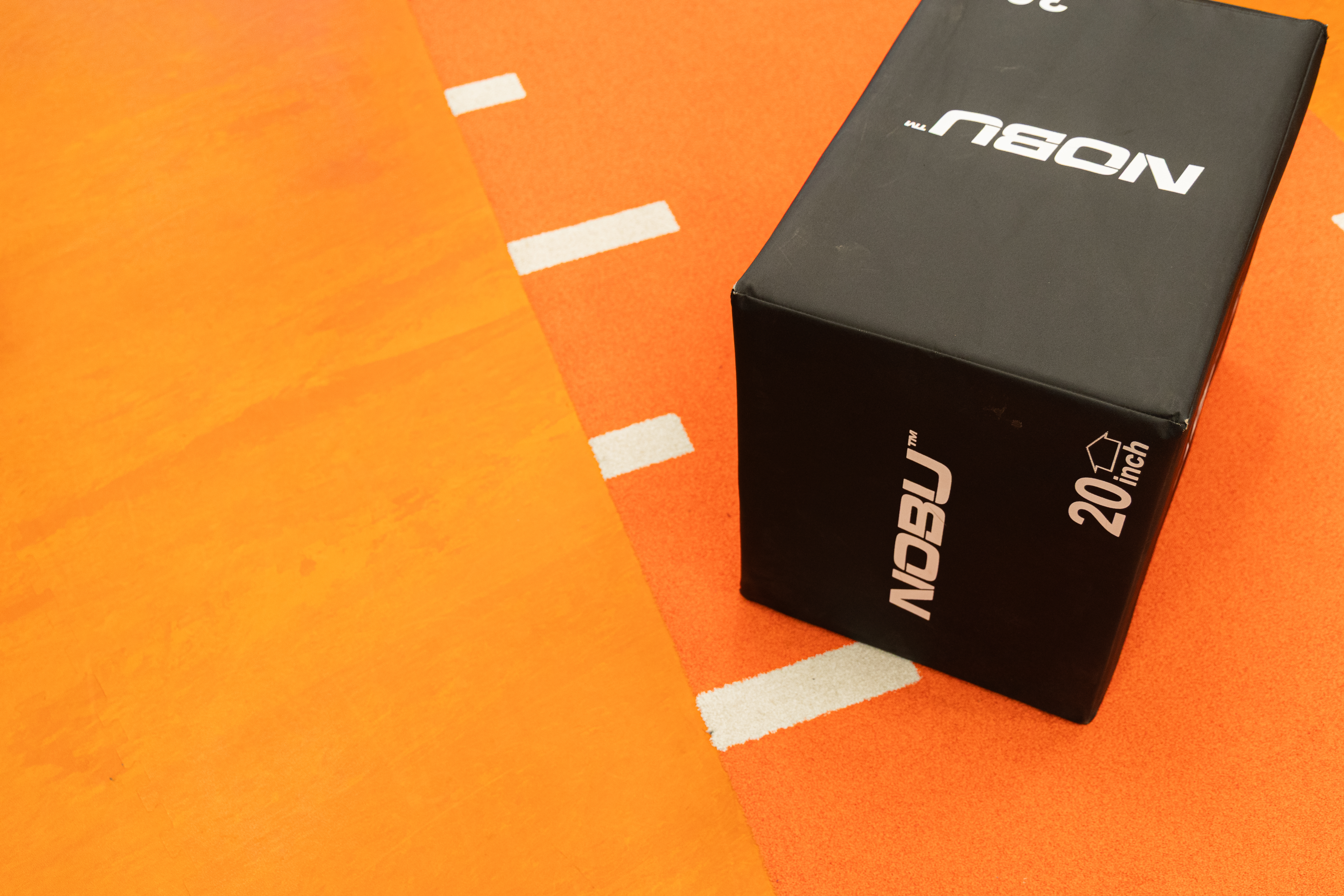 Turf: Aktivturf Orange / Sol: Paviflex Arancio 7mm